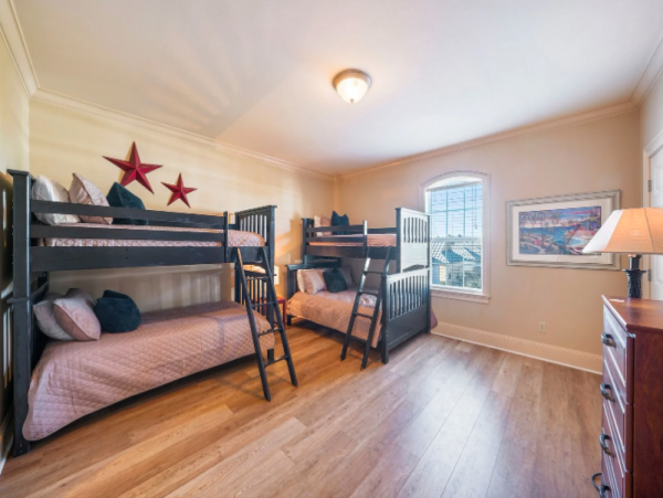 Luxurious Coastal Retreat in Miramar Beach - 7-Bedroom Home Near Beach